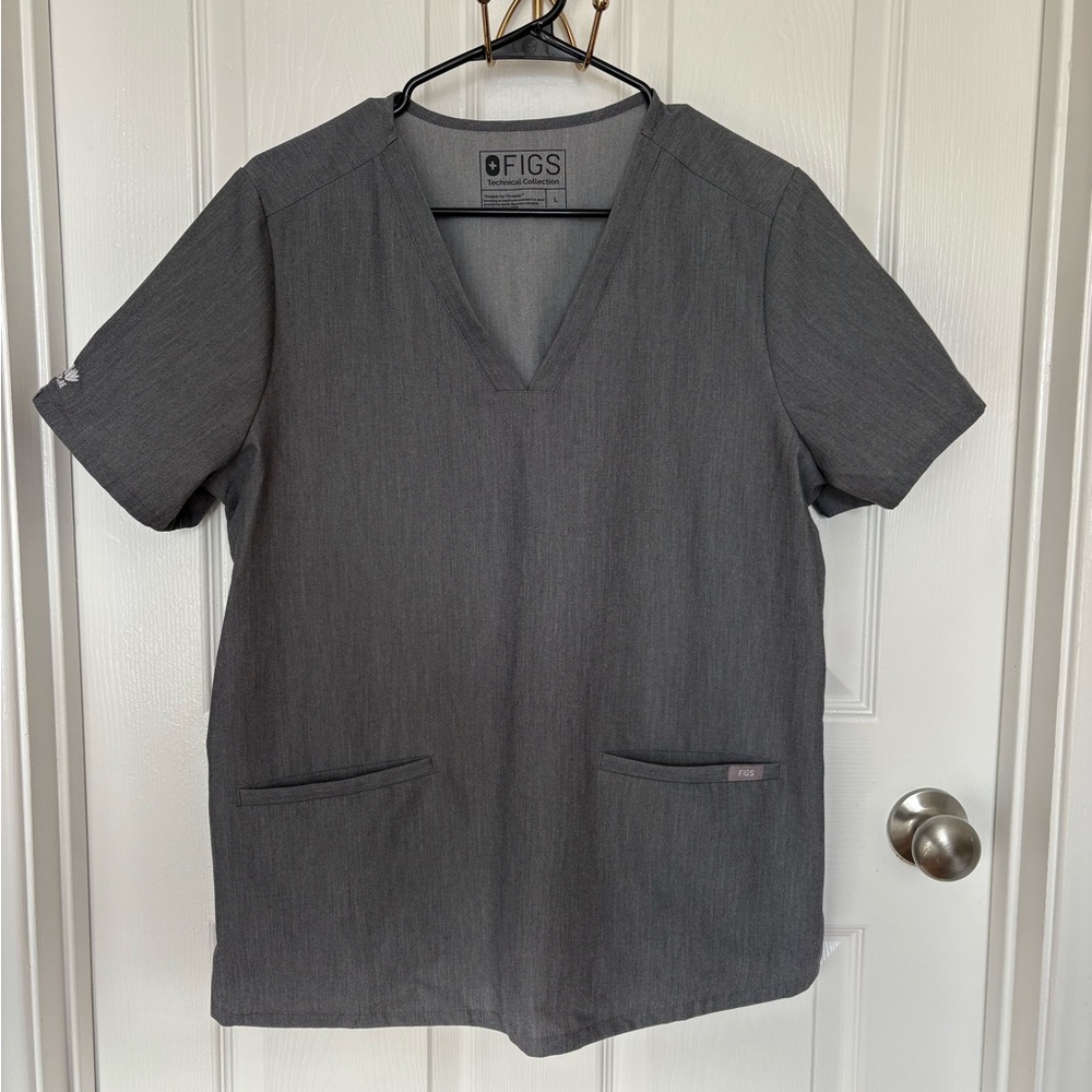 Figs Scrub Set - Heather GrayTechnical V-Neck Top with Pants - Picture 4 of 12